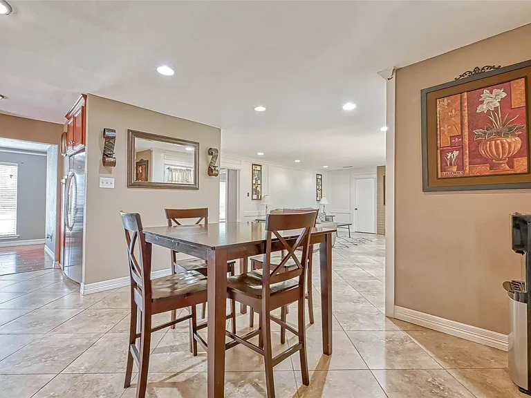 711 Lodgehill Ln — Photo 15