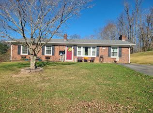 2002 Scratch Gravel Rd, Marion, VA 24354