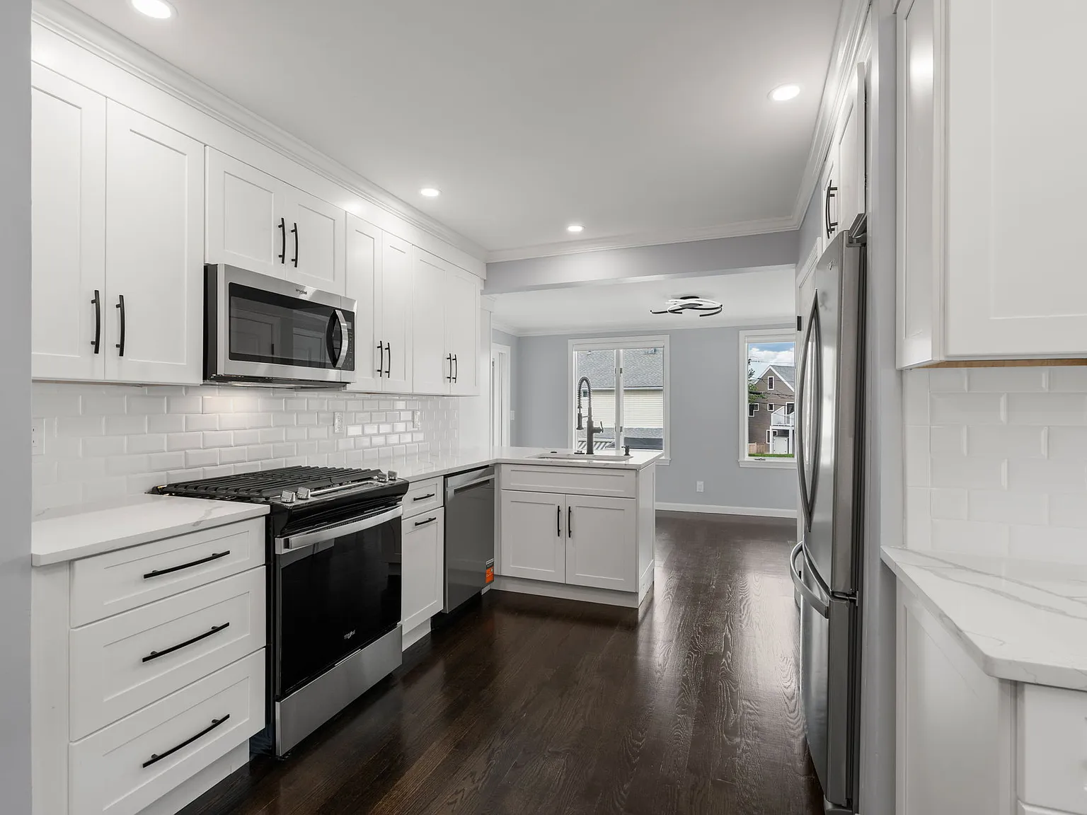 3 bed, 1400 sqft, $4,200 — Photo 4