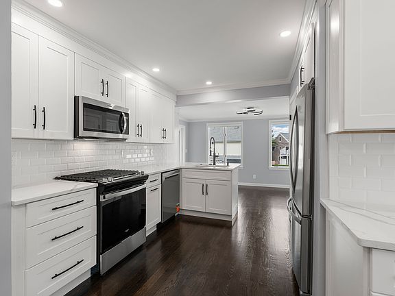 4th image of 133 Bailey Rd #2