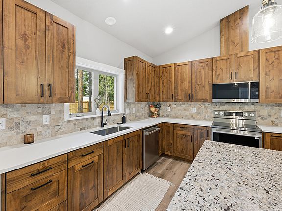 3rd image of 52327 Allen Dr #5