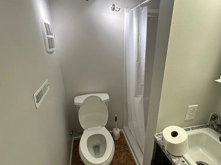 131 E Oakland Ave — Photo 26