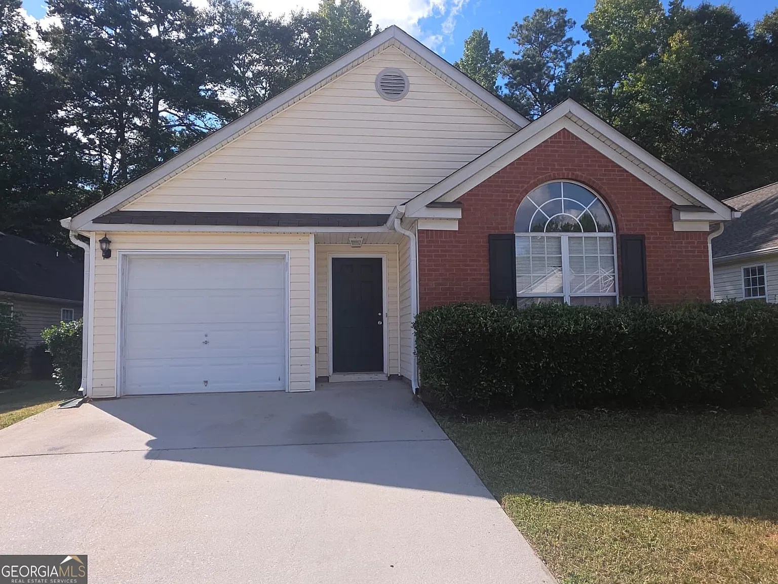 3 bed, 2.0 bath, 1318 sqft, $1,850 — Photo 2