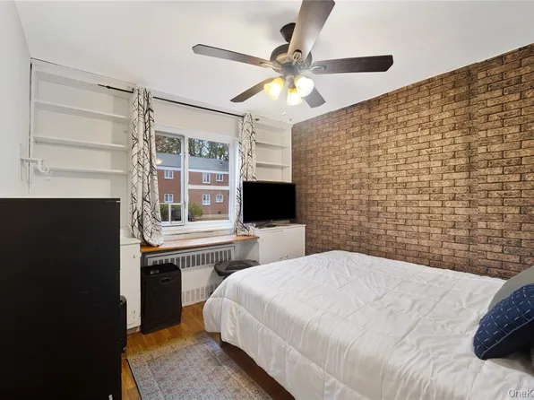 227-18 Hillside Avenue image 17 of 19