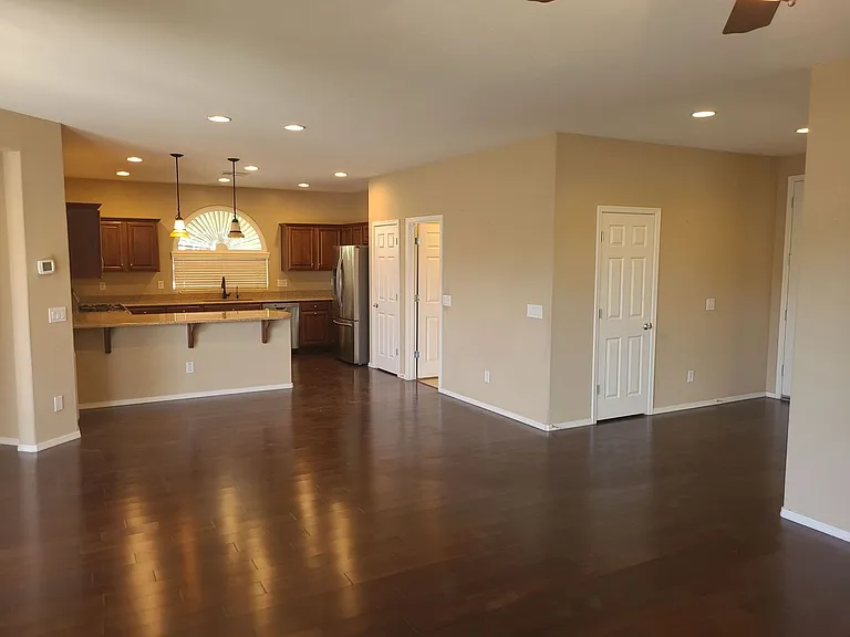 4457 E Carob Dr — Photo 5