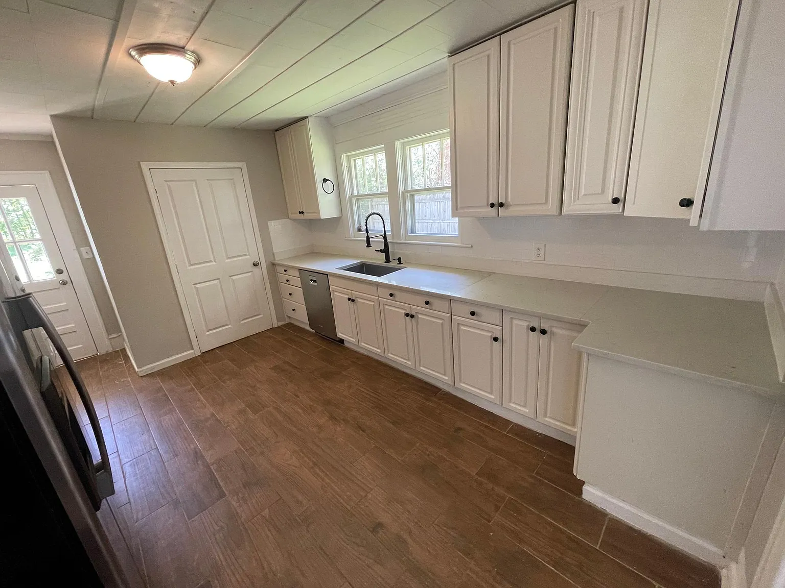 122 E Dameron Ave — Photo 4