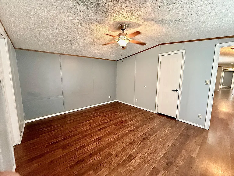 3075 FM 2001 — Photo 12