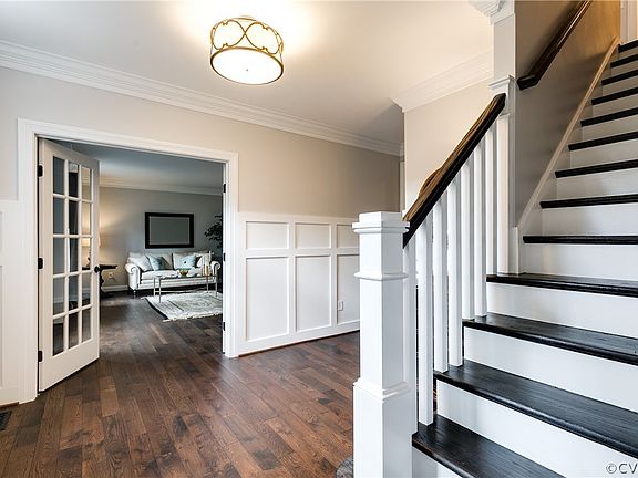 3rd image of 206 Colony Lake Dr