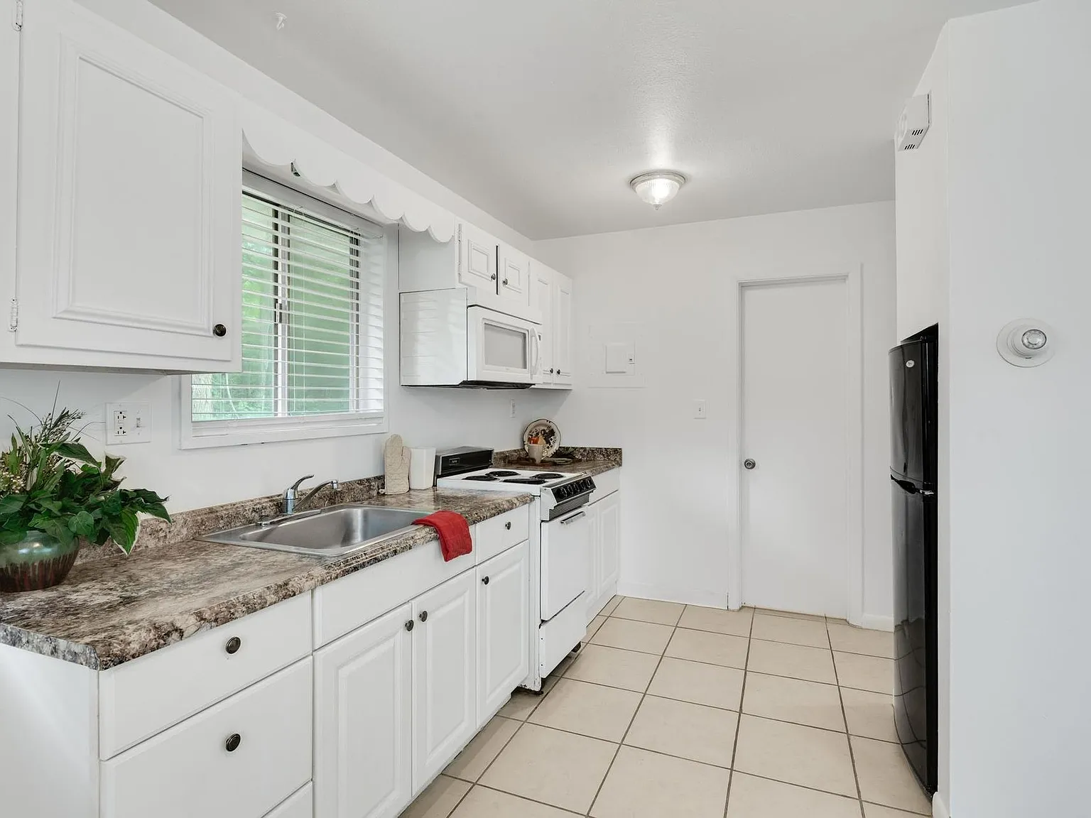 1 bedroom apartment — Photo 3