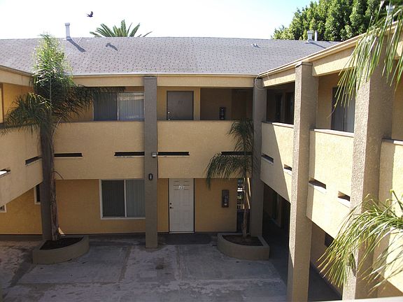 3rd image of 800 Rose Ave APT 301