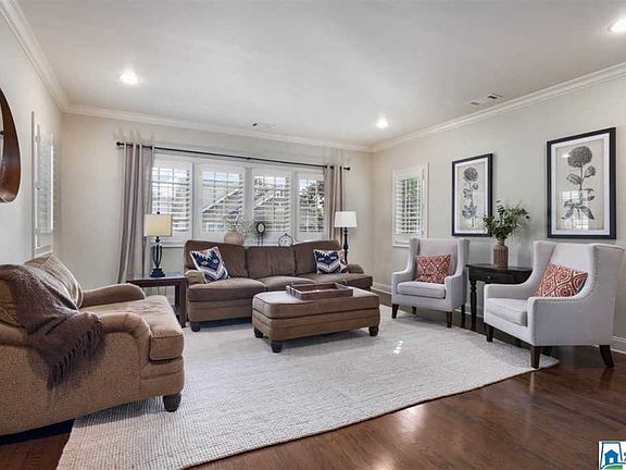 4th image of 3917 Village Center Dr