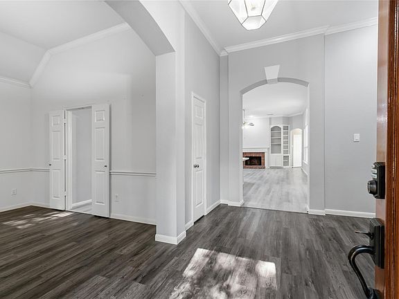 3rd image of 334 Indian Summer Dr