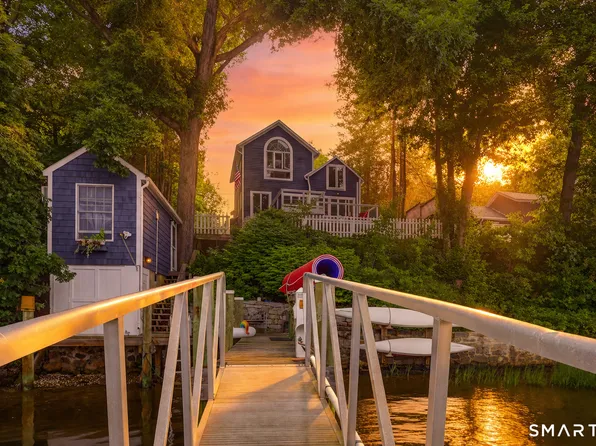 11 Stanton Street, Waterford, CT 06385