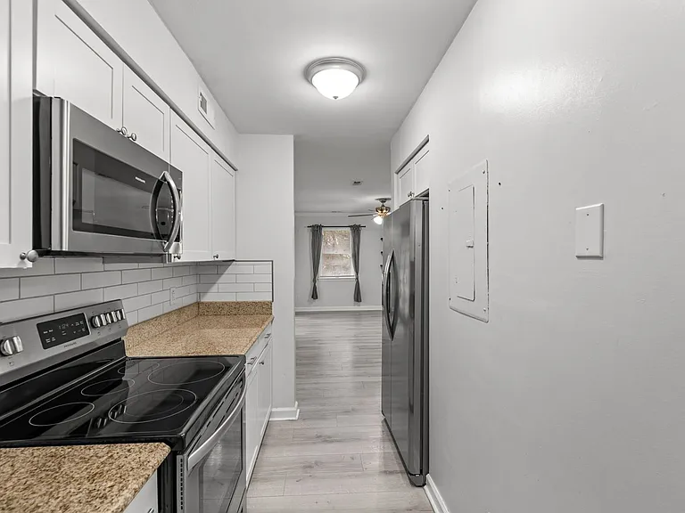 849 Baldwin Ave #2H — Photo 4