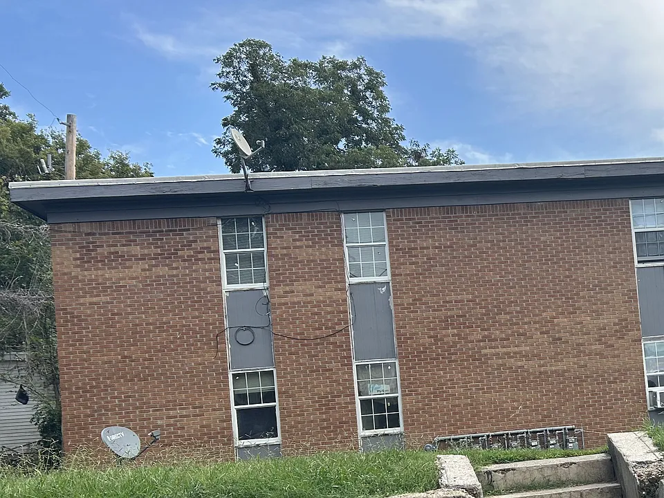 300 Lucy Ave #4