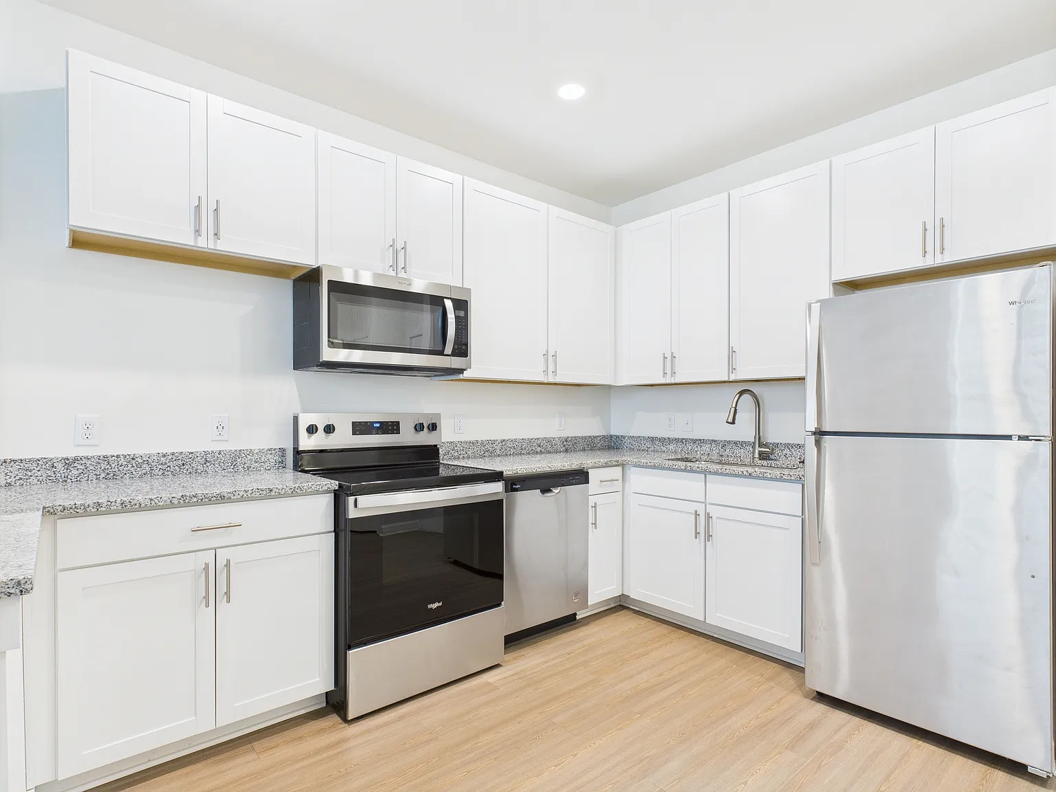 1 bed, 596 sqft, $1,399 — Photo 1
