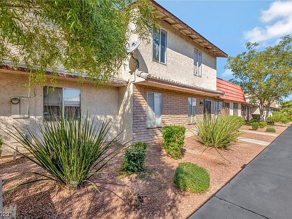 2nd image of 3942 Torsby Pl