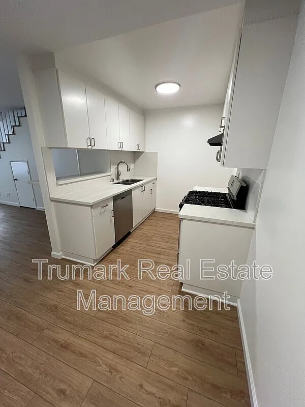 2 bed, 1.5 bath, $2,600 — Photo 1
