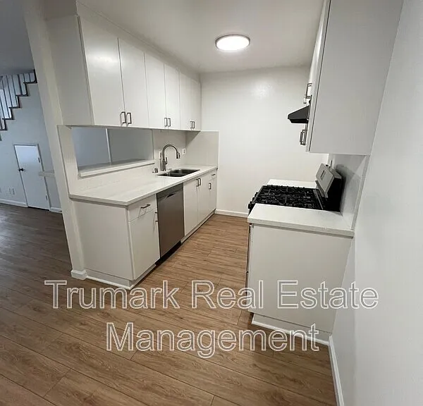 2713 Montrose Ave #4 — Photo 1