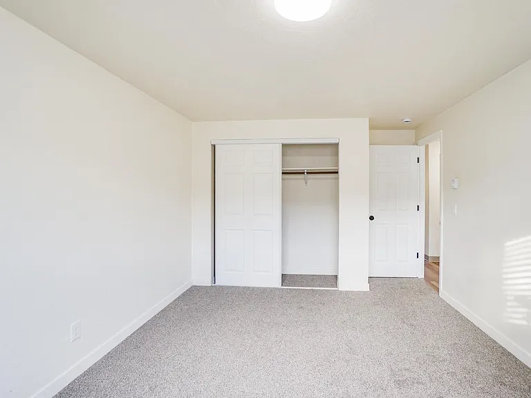 Westwood Apartments ** On-site Laundry Facilities, Off-Street Parking & Private Patio or Balcony — Photo 33