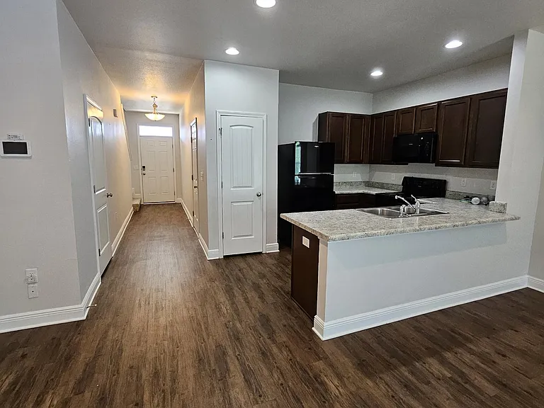 5916 Callaway Cir #5916 — Photo 1