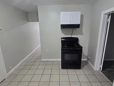 825 E 19th St #2L — photo 2 of 6