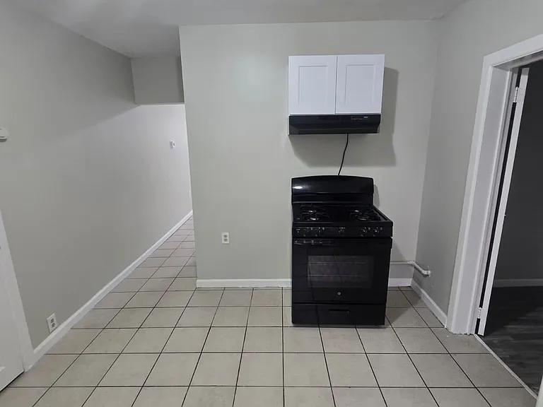 827 E 19th St #2L — Photo 2