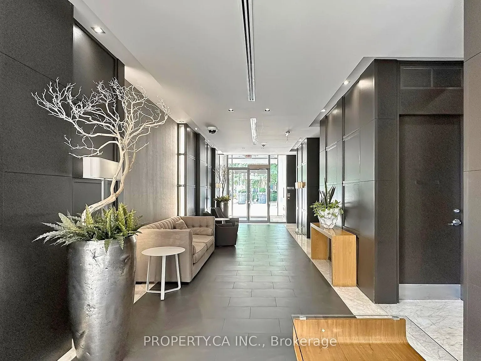 The Villas at 18 Yorkville — Photo 3