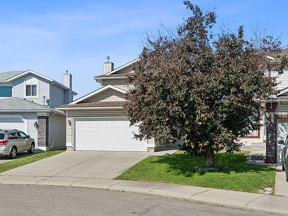 3rd image of 100 Applemont Close SE
