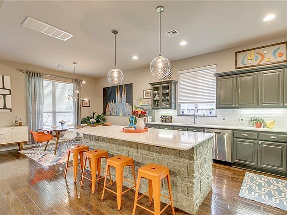 5th image of 2326 Sorrento Dr