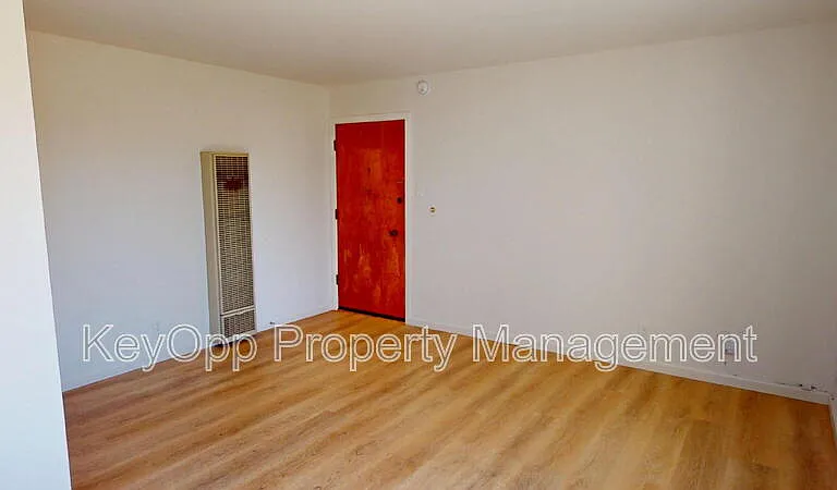 465 10th Ave #6 — Photo 2