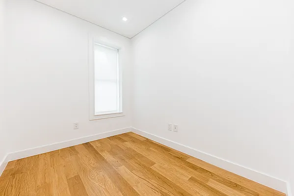 Rented by REAL New York | media 21