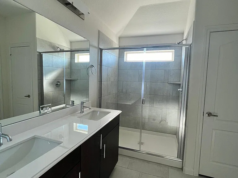 1204 Sumner St — Photo 13