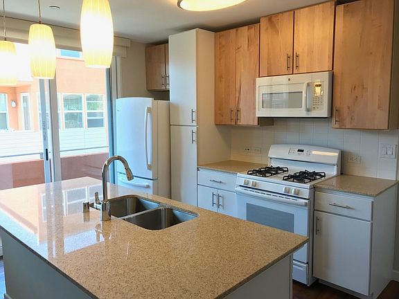 3rd image of 982 Lake St APT C