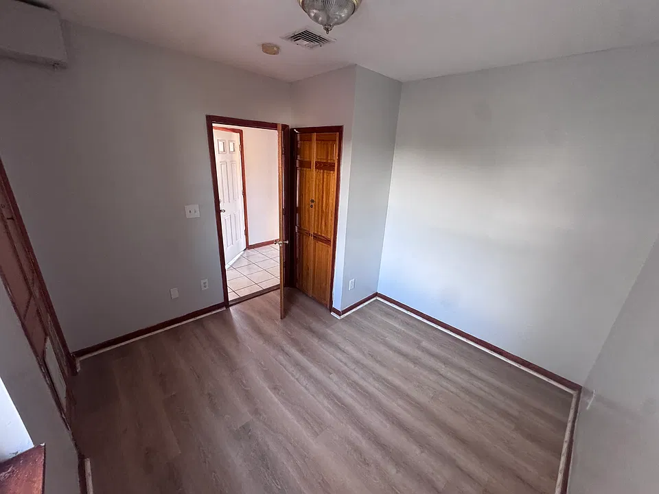 32 Lewis Ave #2