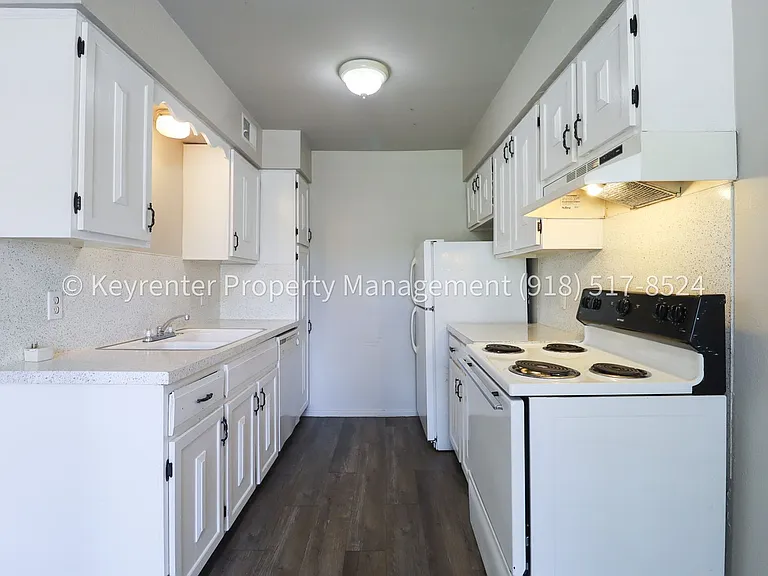 4318 E 67th St #571 — Photo 14