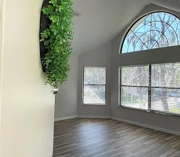 2827 Rio Grande Trl — Photo 6