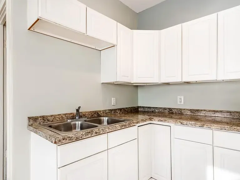 2430 Military St #2 — Photo 11