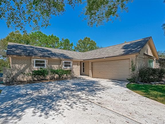 2nd image of 217 Palm Aire Dr
