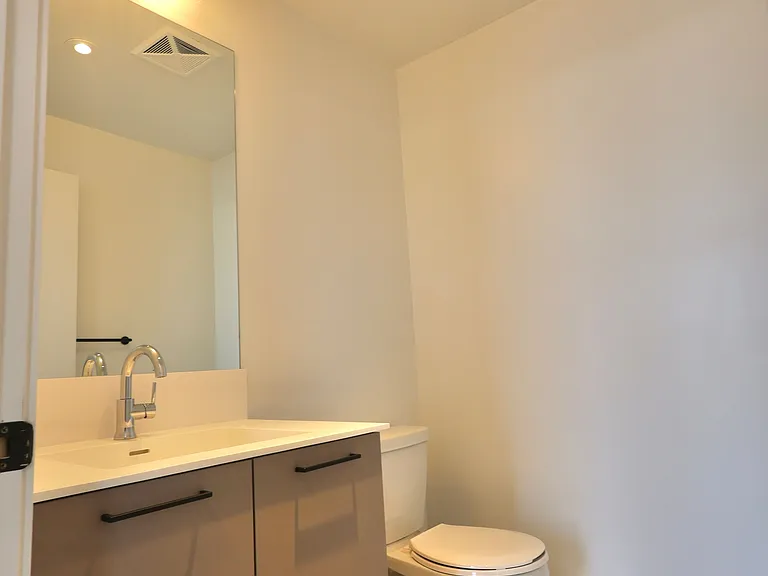 20 Lagerfeld Dr N #B-020 — Photo 32