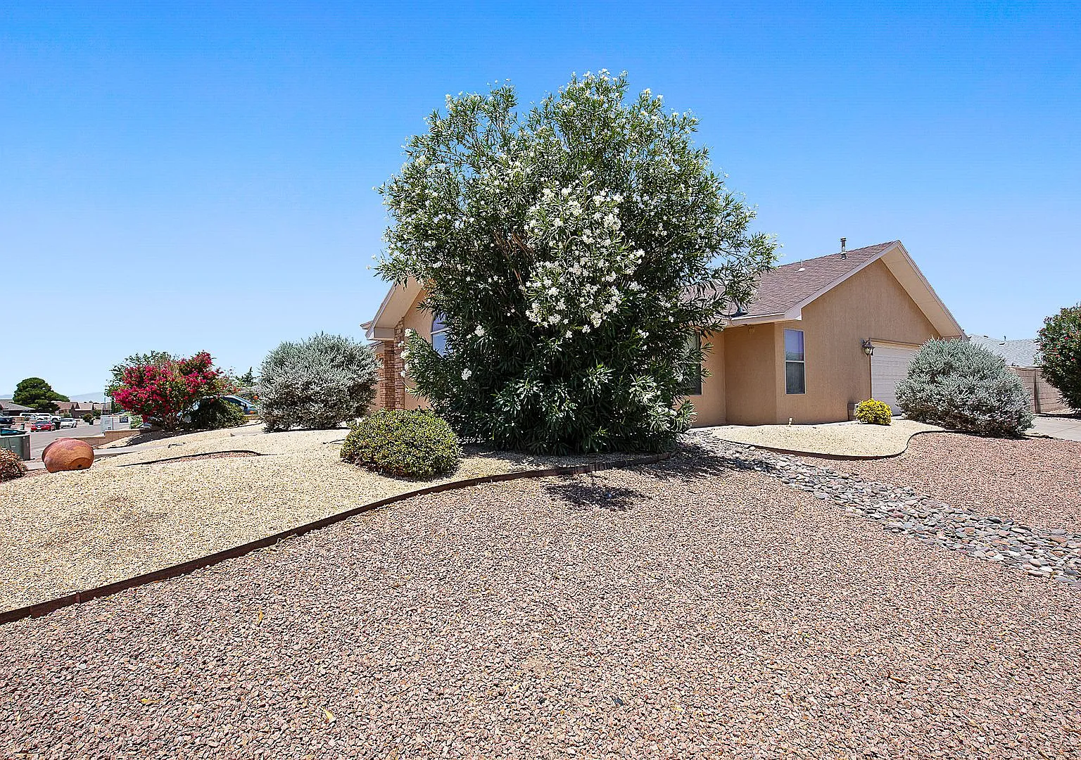 Roomy 4 bedroom Home near Golf Course — Photo 2