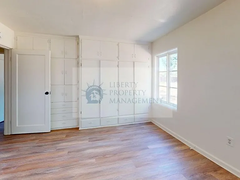 1725 W F St — Photo 20