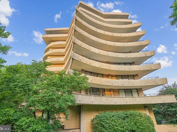 4200 Massachusetts Ave NW APT 904, Washington, DC 20016