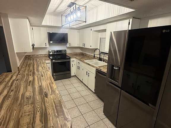 3rd image of 3115 N Forbes Rd