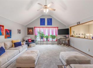 512 S Commercial Ave, Smithville, MO 64089