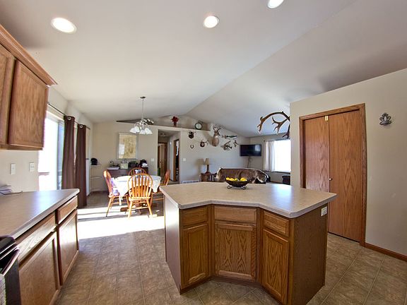 5th image of 767 Oakdale Ln