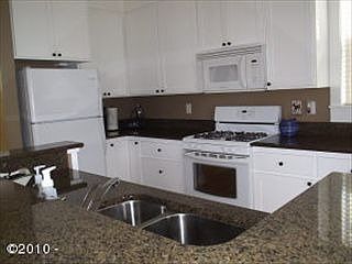 3rd image of 2735 SW Beach Ave