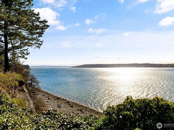 4th image of 1677 Penn Cove Road