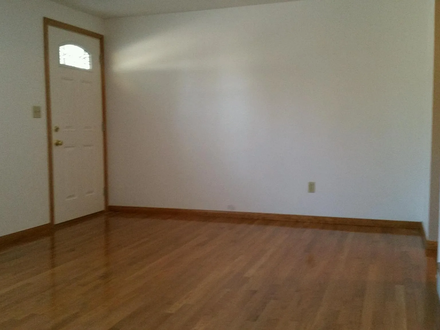 2 bed, 900 sqft, $1,100 — Photo 2