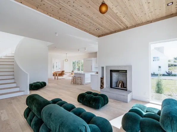 4043 Serenbe St, Middleton, WI 53562
